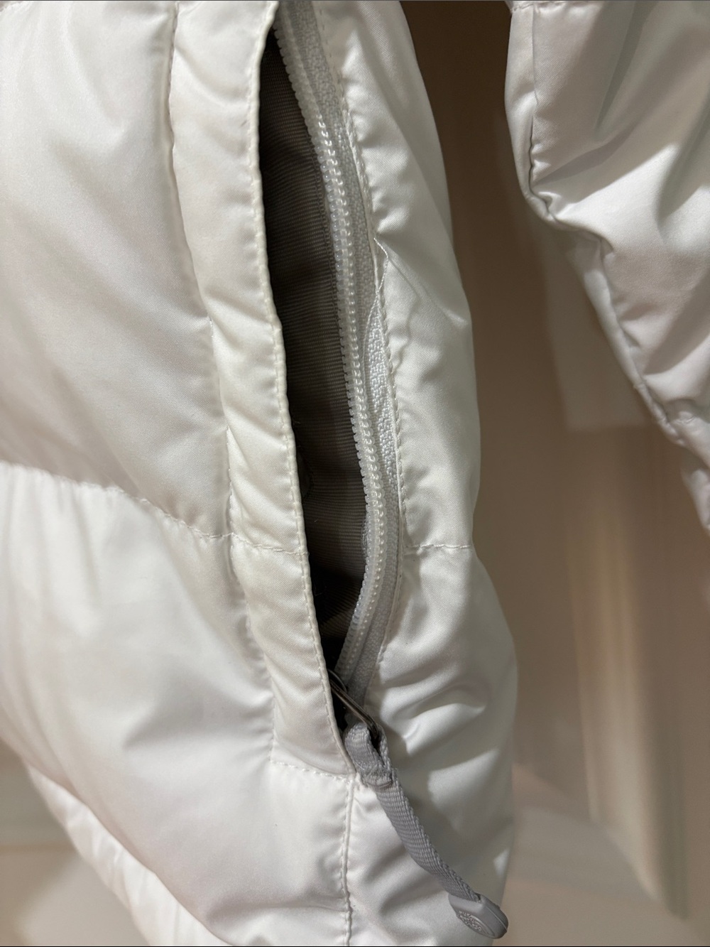 The North Face Women's White Puffy Jacket With Embroidery Sz M - Picture 12 of 15
